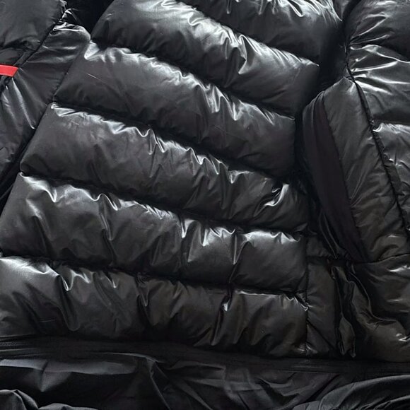 🔥 Arc'teryx Bordeaux Red GORE-TEX Down Jacket | Cozy + Weather-Ready 🍷 - Picture 7 of 8